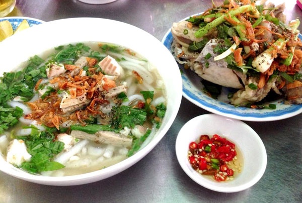 Bánh canh cá lóc (Quảng Trị)