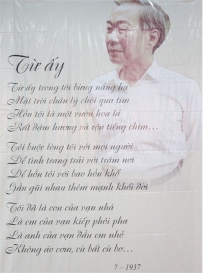 nhà thơ Tố Hữu