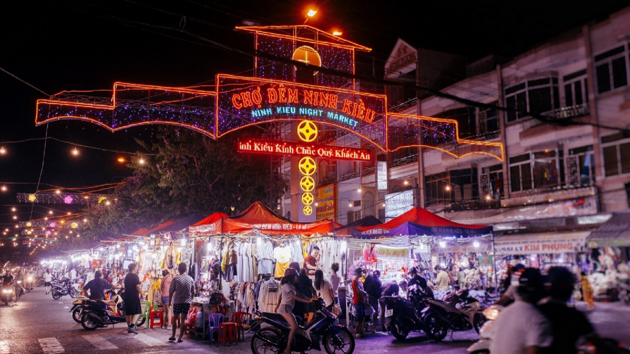 khám phá bến Ninh Kiều