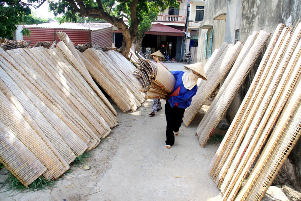 về thăm làng chều và tìm hiểu về nghề làm bánh đa nem