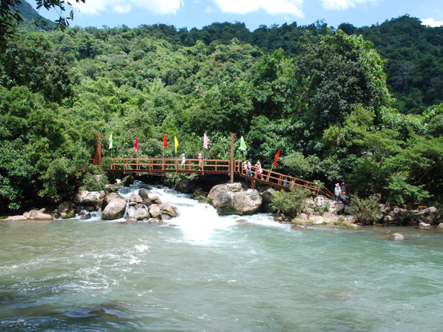 Suối khoáng nóng kênh gà