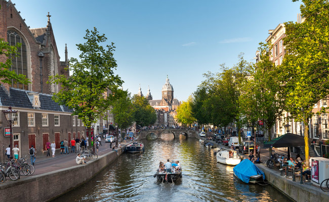 Đi thuyền trên kênh Amsterdam
