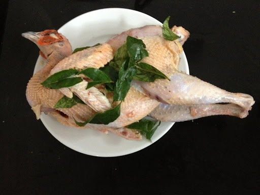 Thịt chim trĩ luộc: