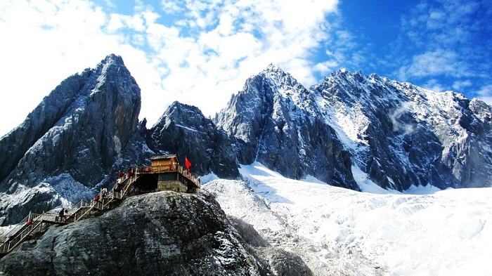 Khu lịch Núi Tuyết Ngọc Long